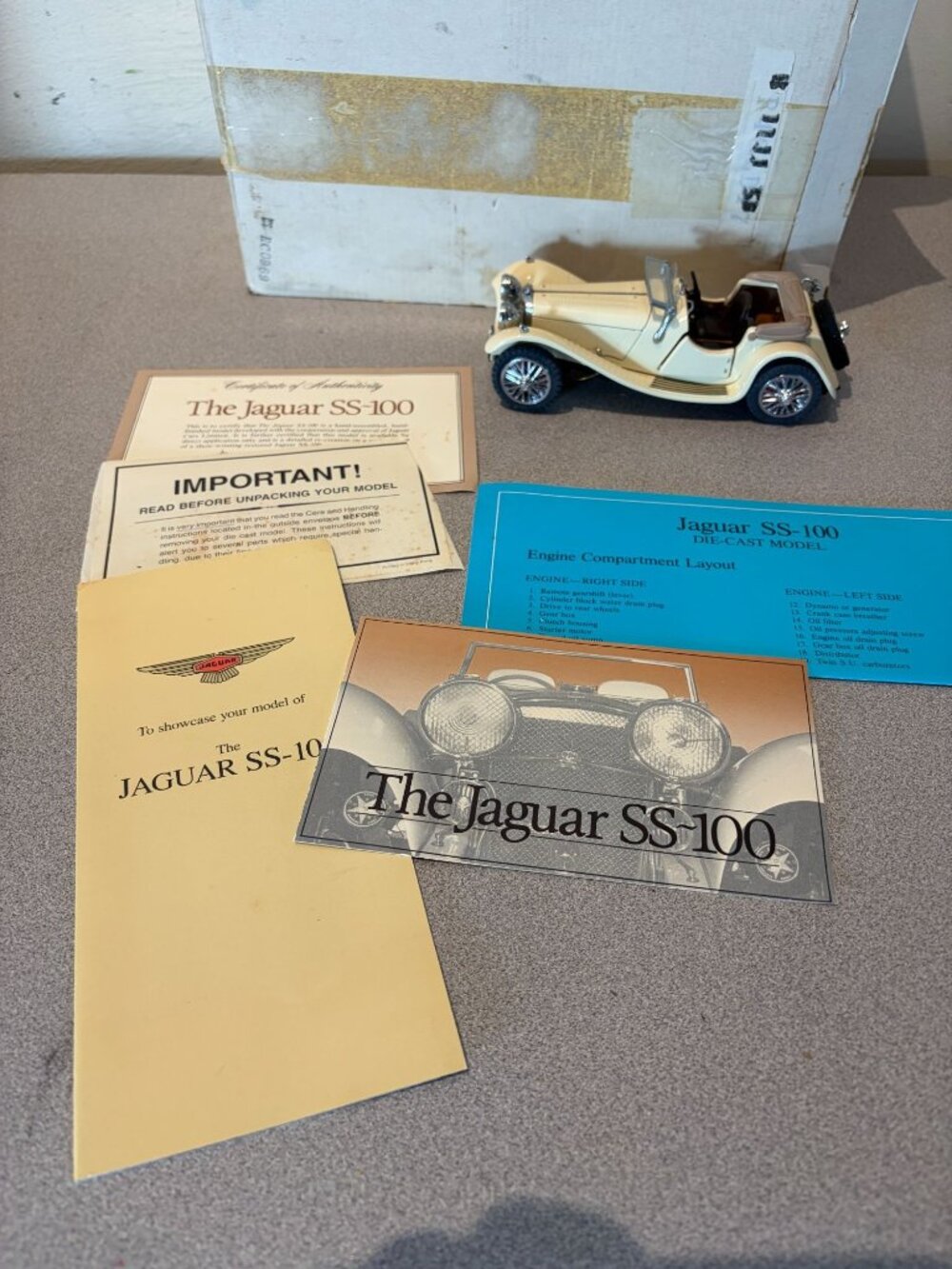 Franklin Mint 1938 Jaguar SS-100 1:24 Scale Diecast Model Cream with COA Box